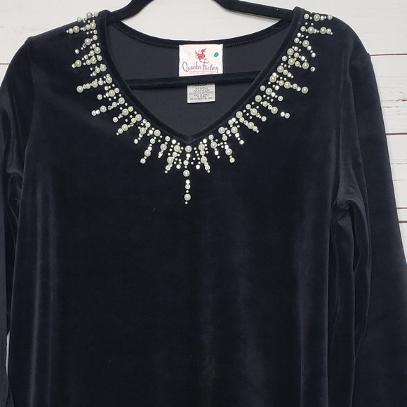 Quacker Factory Velour V-Neck Top with Faux Pearl Accents - Picture 3 of 6